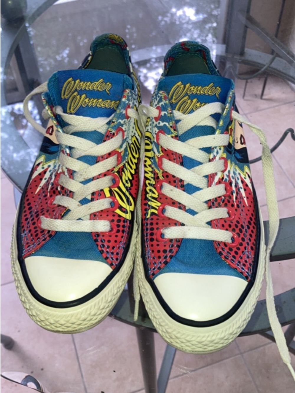 Women's Blue & Red Low-Top Sneakers